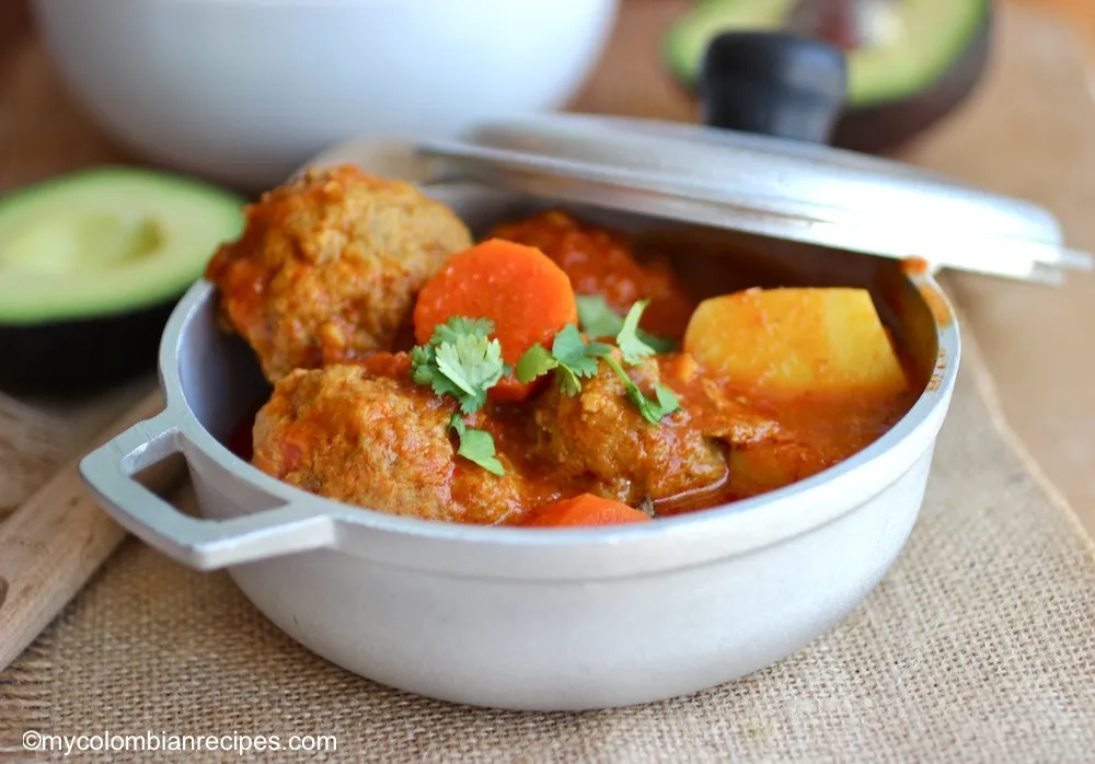 Albondigas Estofadas al Tomate