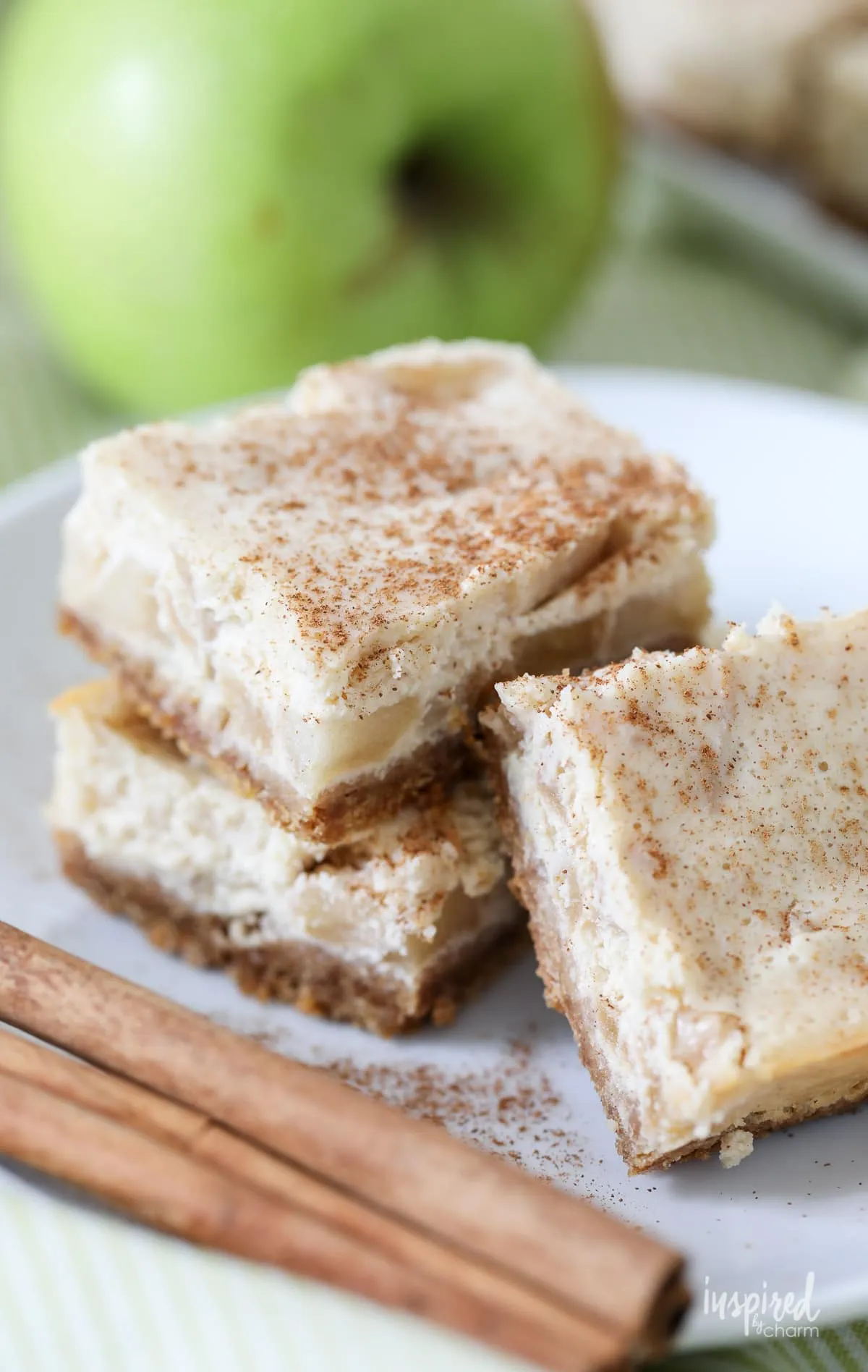 Apple Cinnamon Cheesecake Bars