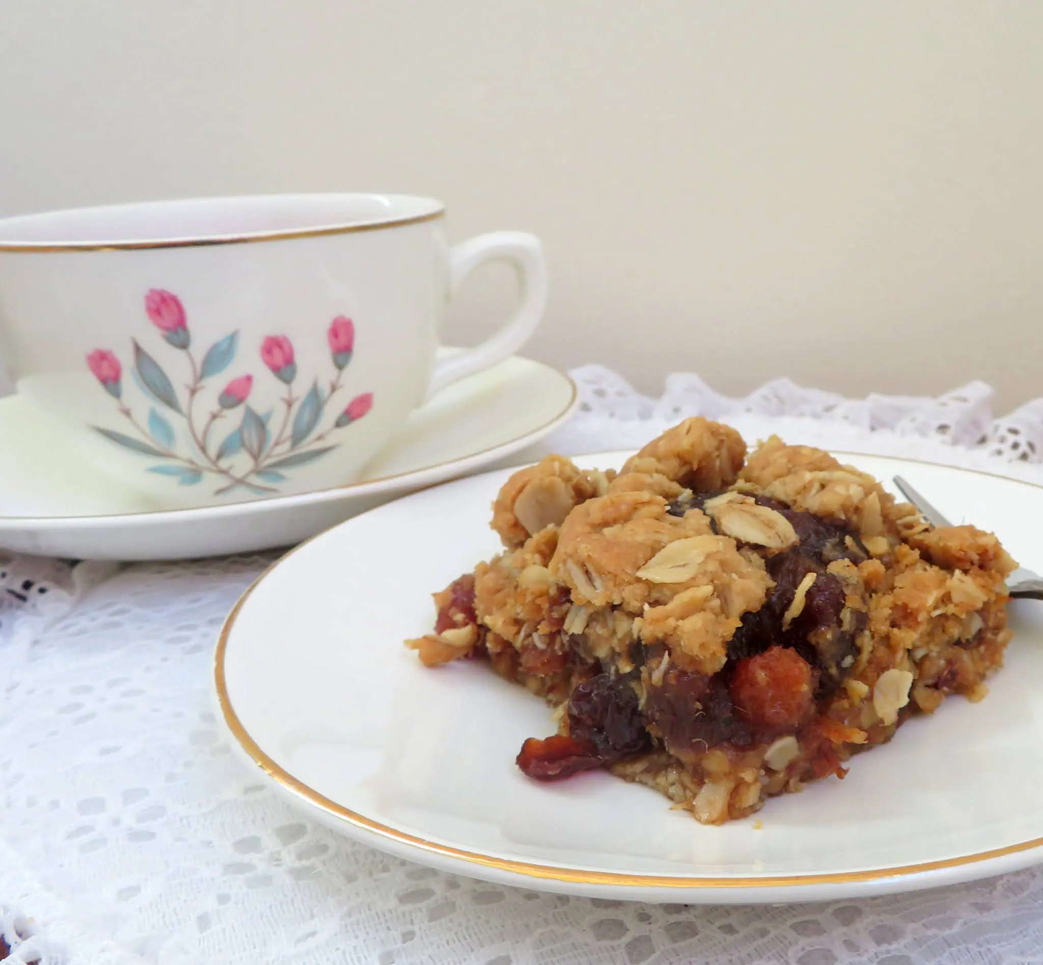 Applesauce Date and Raisin Squares