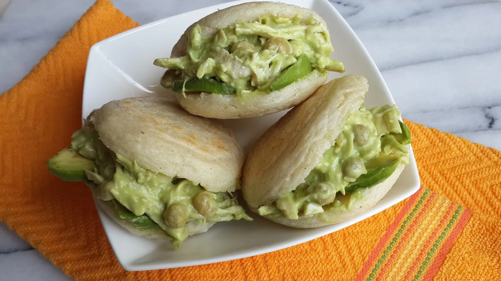 Arepa con Relleno de Reina Pepiada