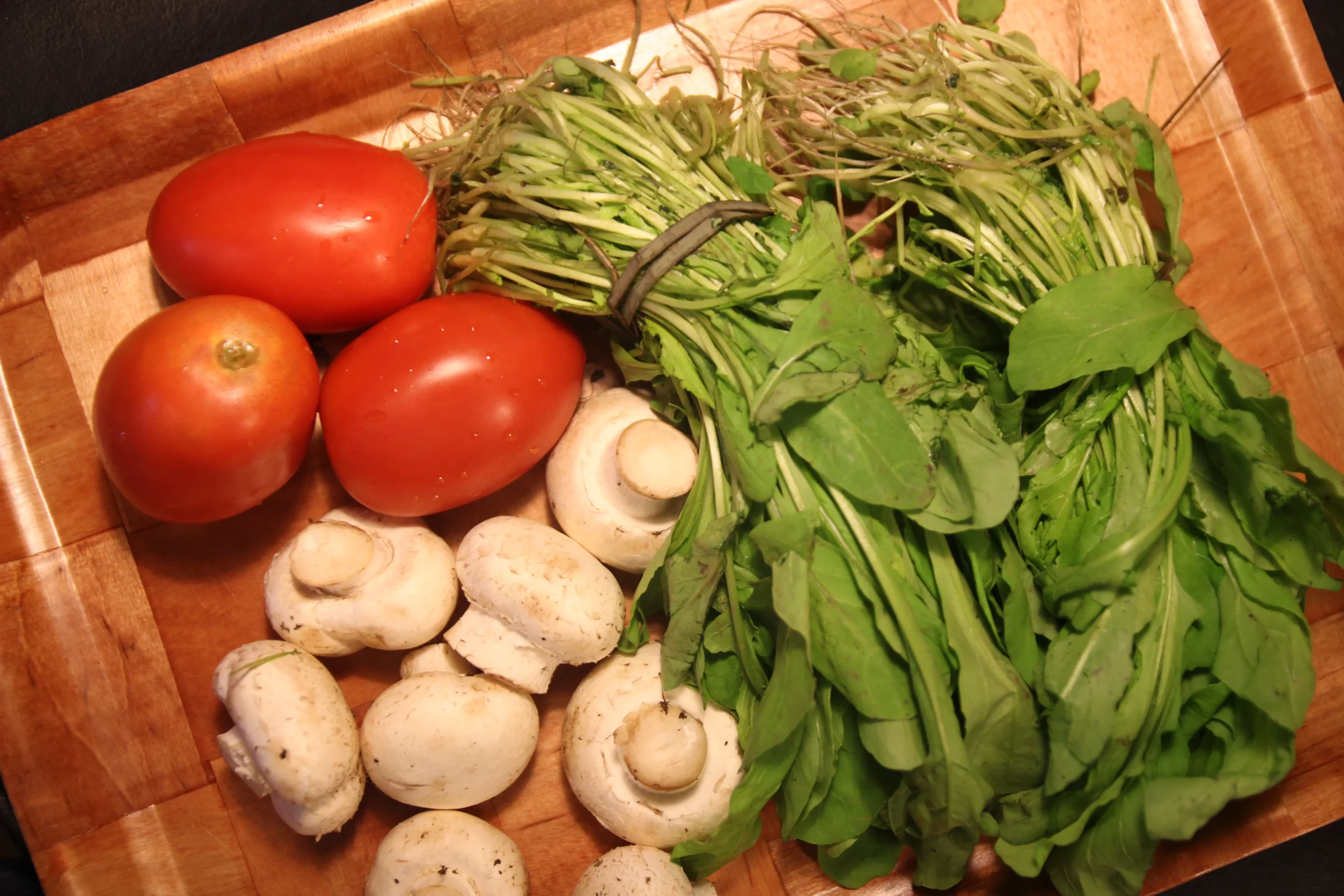 Arugula Mushroom Tomato Walnut Salad