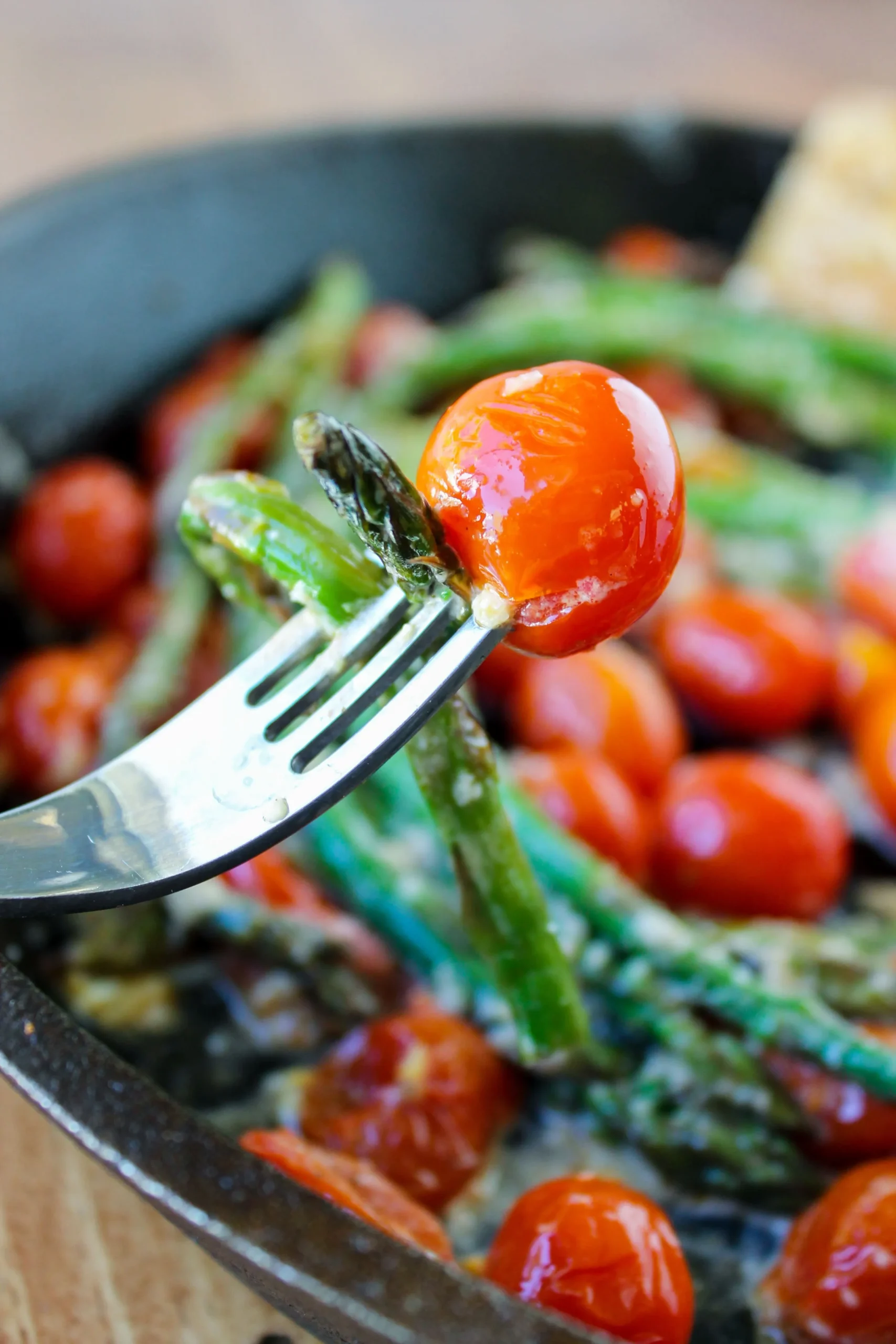 Asparagus with Garlic and Cherry Tomatoes