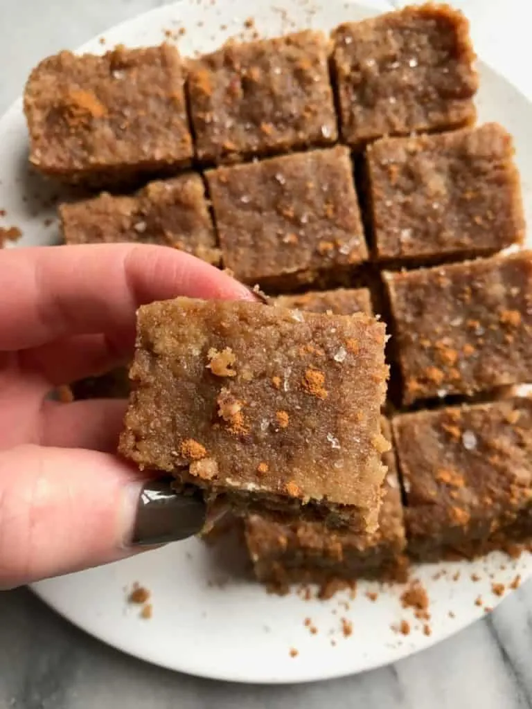 Cinnamon Roll Tahini Freezer Fudge