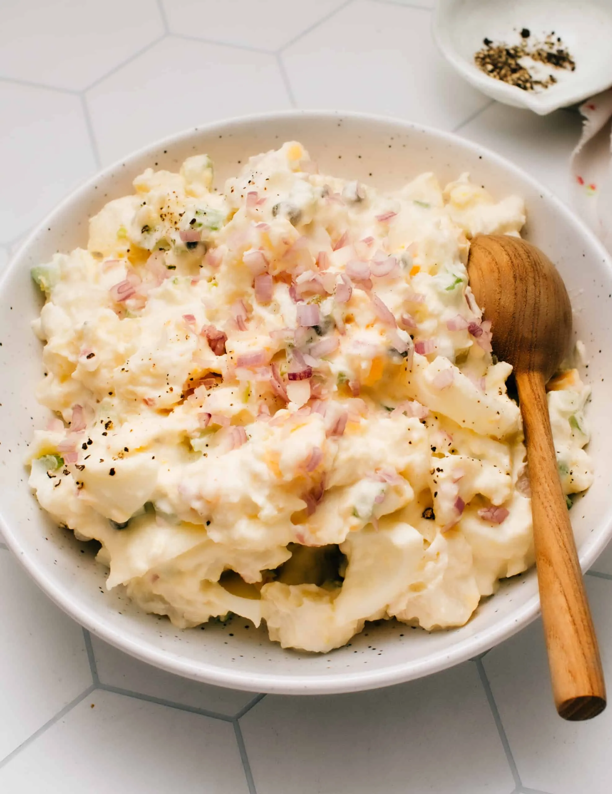 Creamy Classic Homemade Potato Salad with Egg