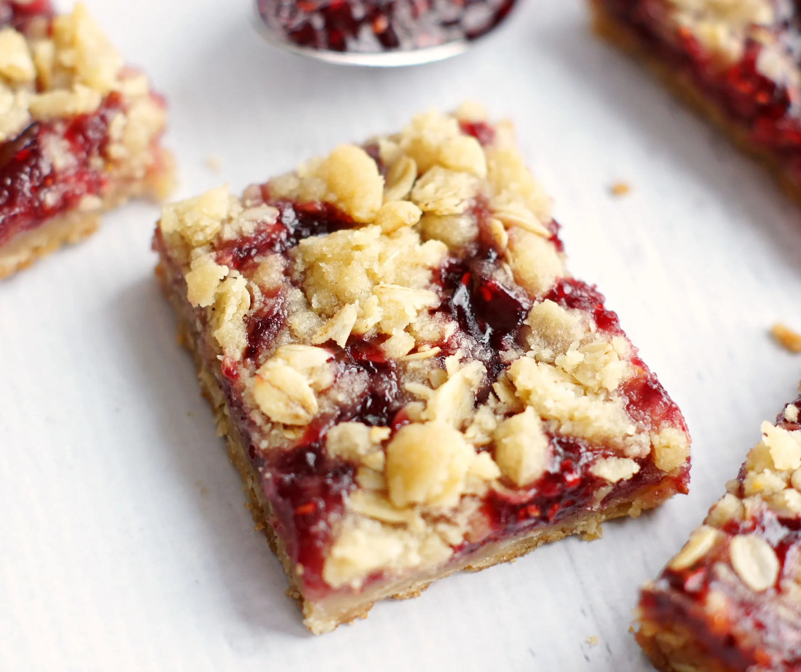 Crispy Oatmeal Raspberry Bars