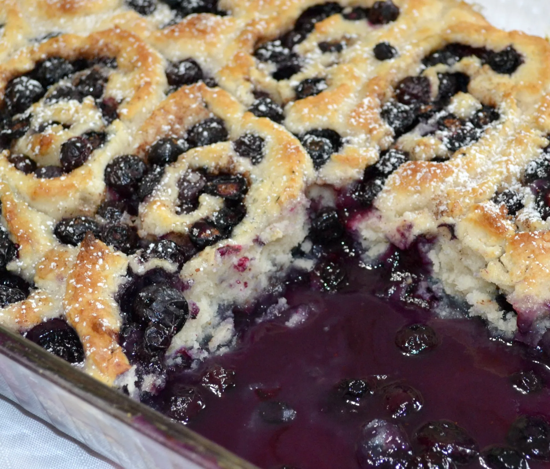 Delicious Berry Cobbler Sheet Cake with Oatmeal Crumble and Berry Filling