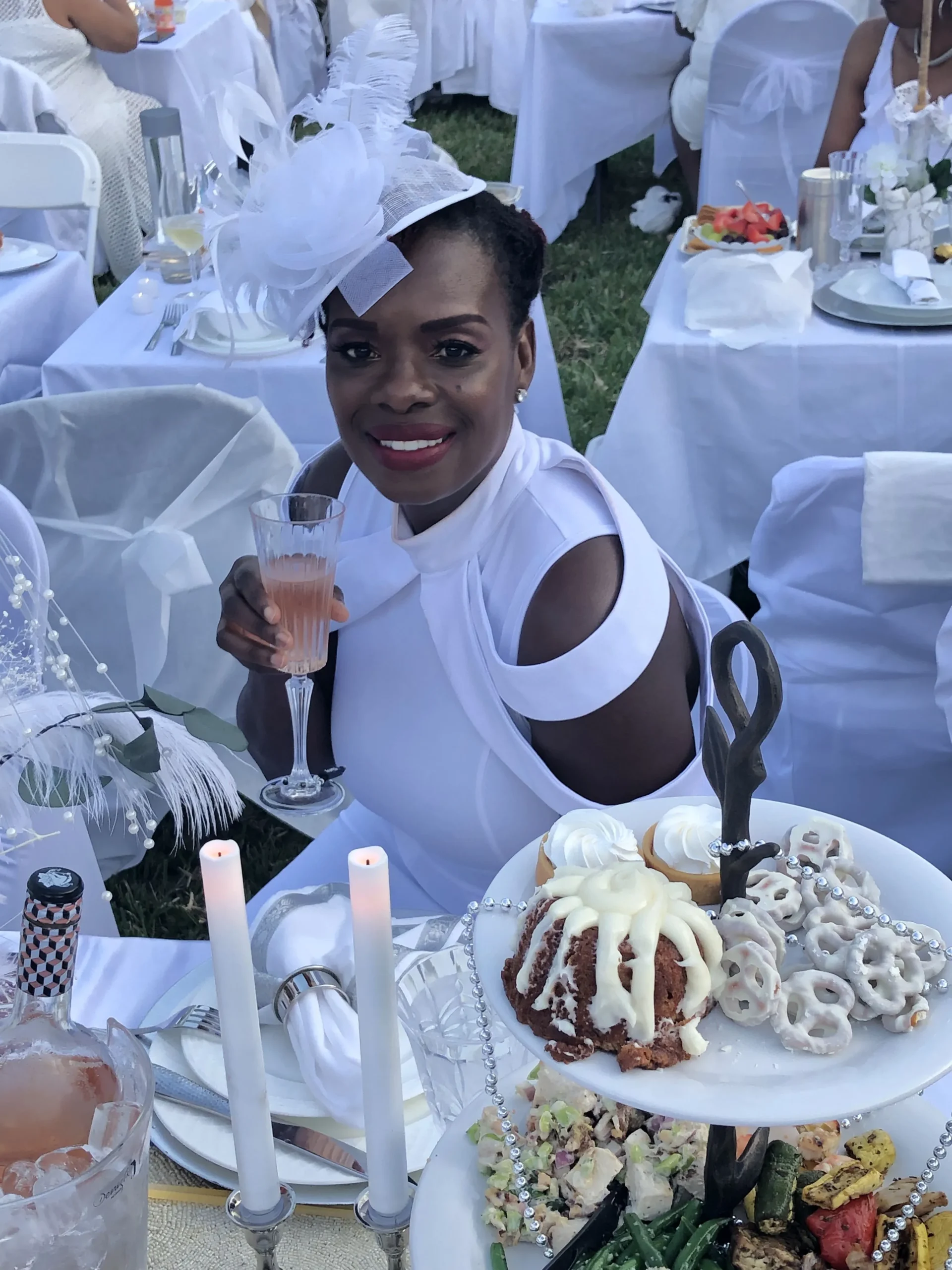 Diner en Blanc Cake