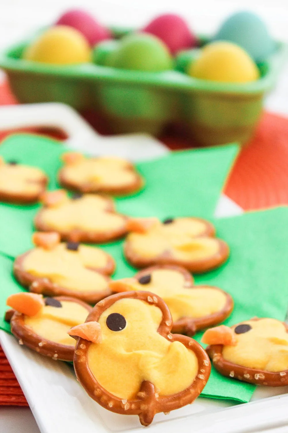 Easter Pretzel Chick Treats
