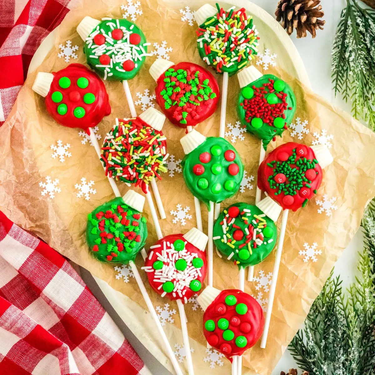 Easy Adorable Christmas Oreo Pops