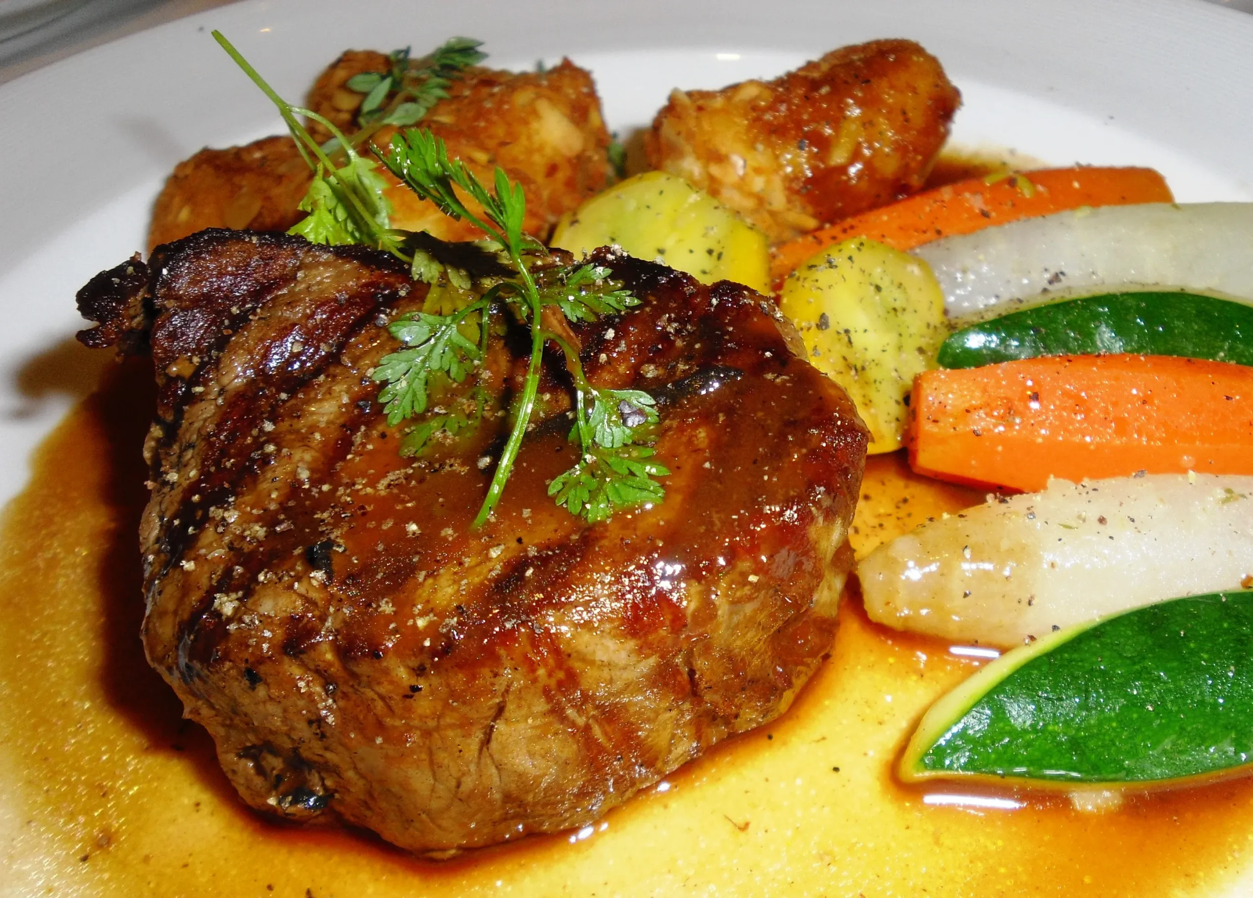 Filet Mignon with Mushrooms and Pinot Noir Sauce