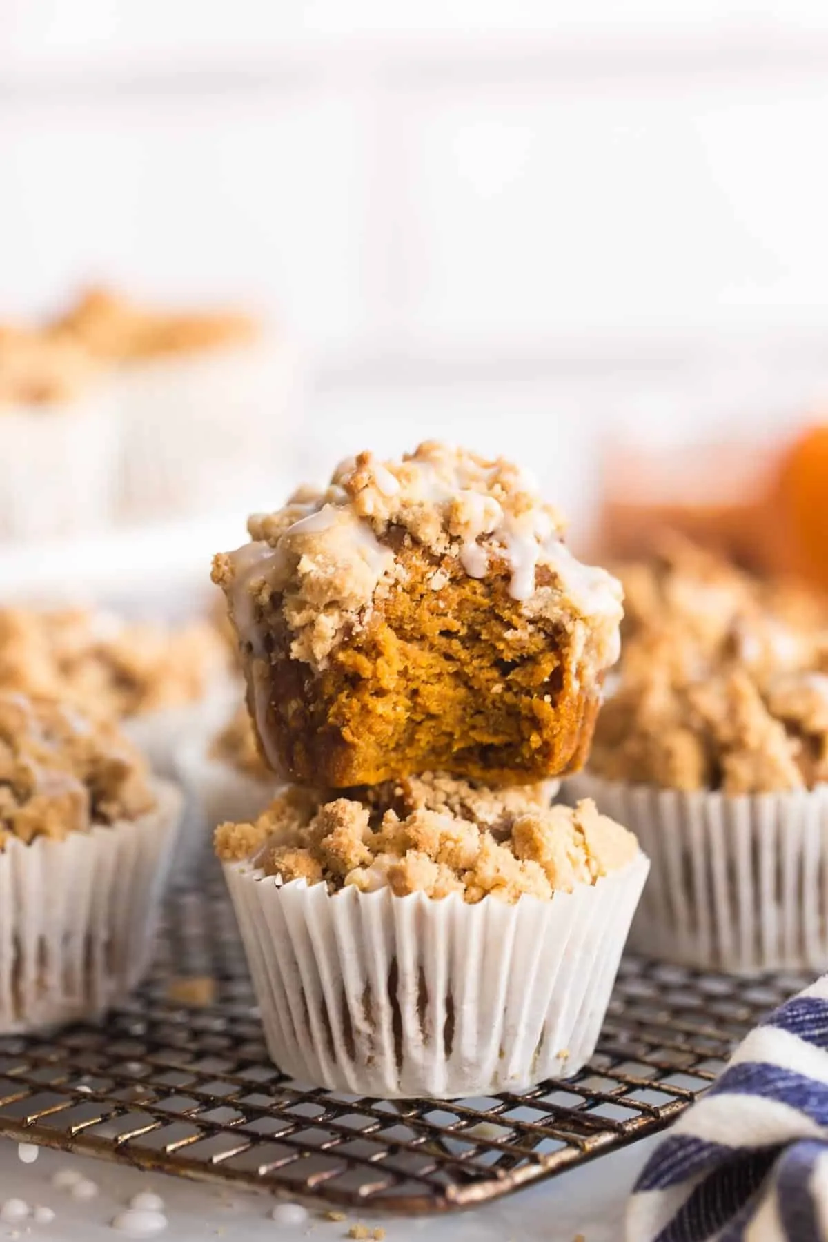 Gingerbread Muffins with Spiced Crumb Topping