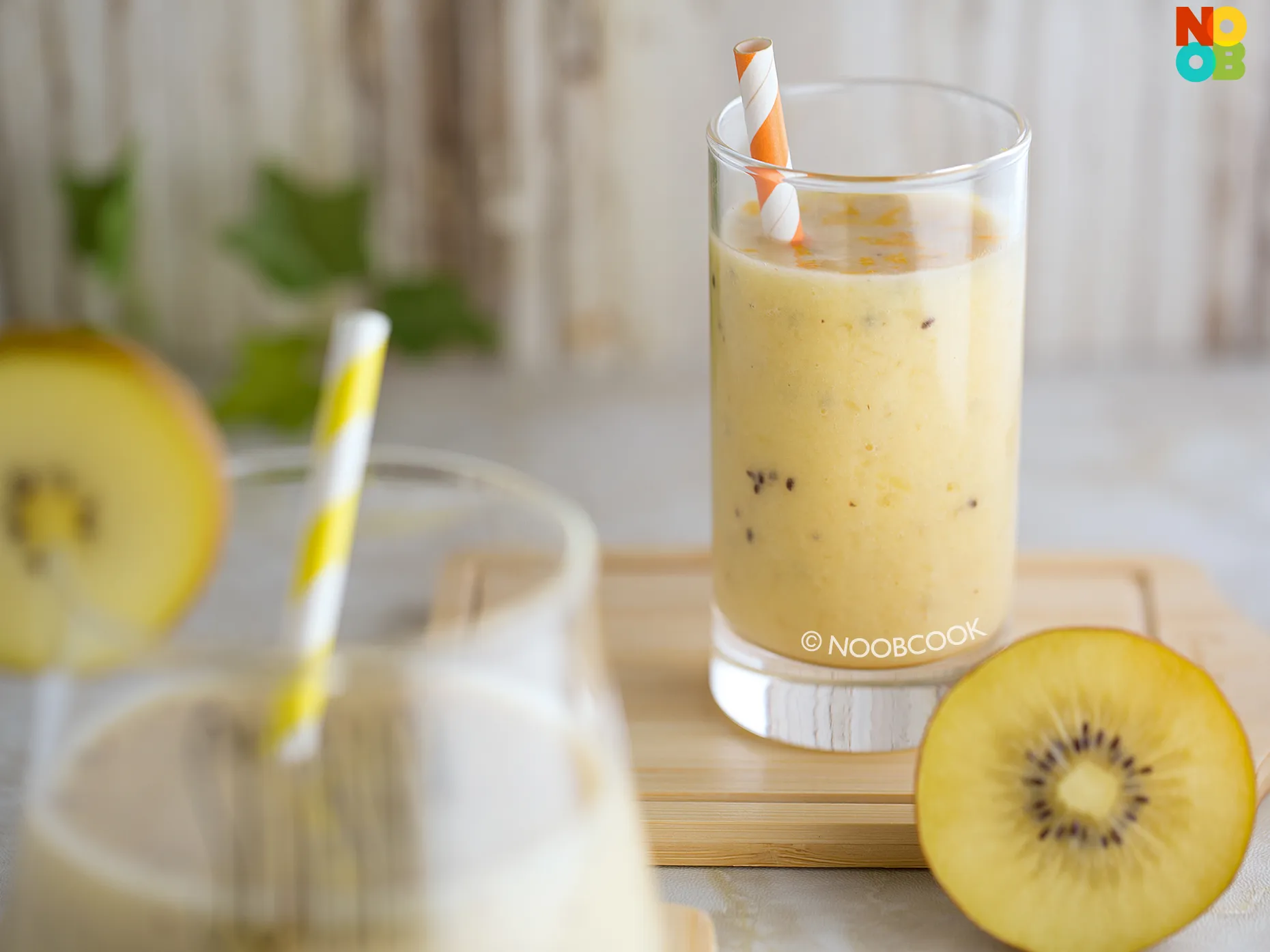 Golden Kiwi Pitaya Smoothie