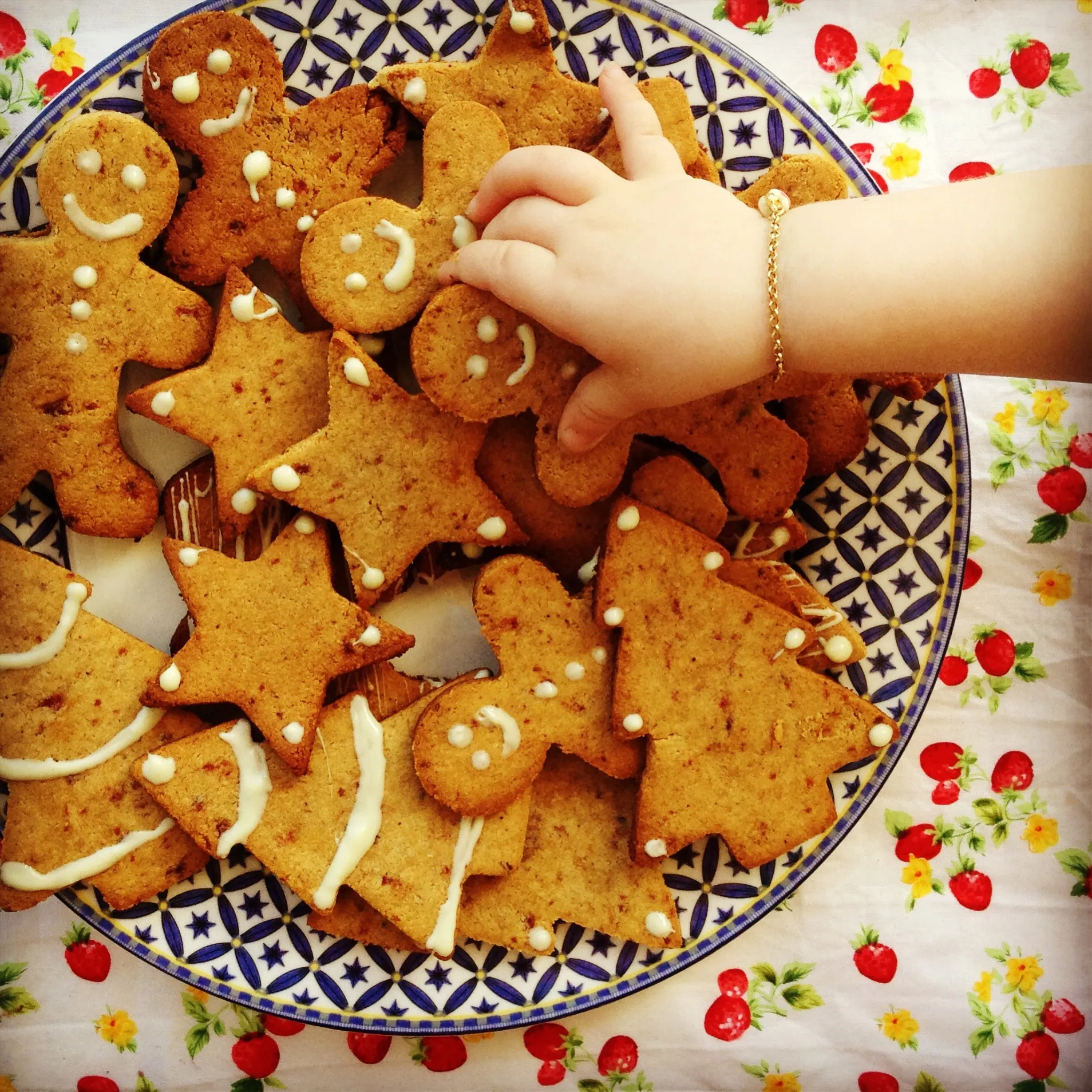 Healthier Easy Gingerbread Cookies