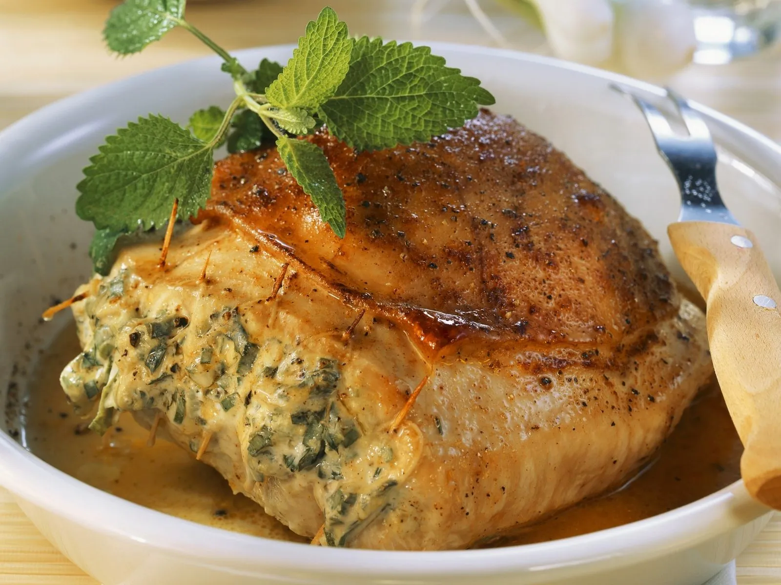 Kalsbrust mit Kräuterfüllung