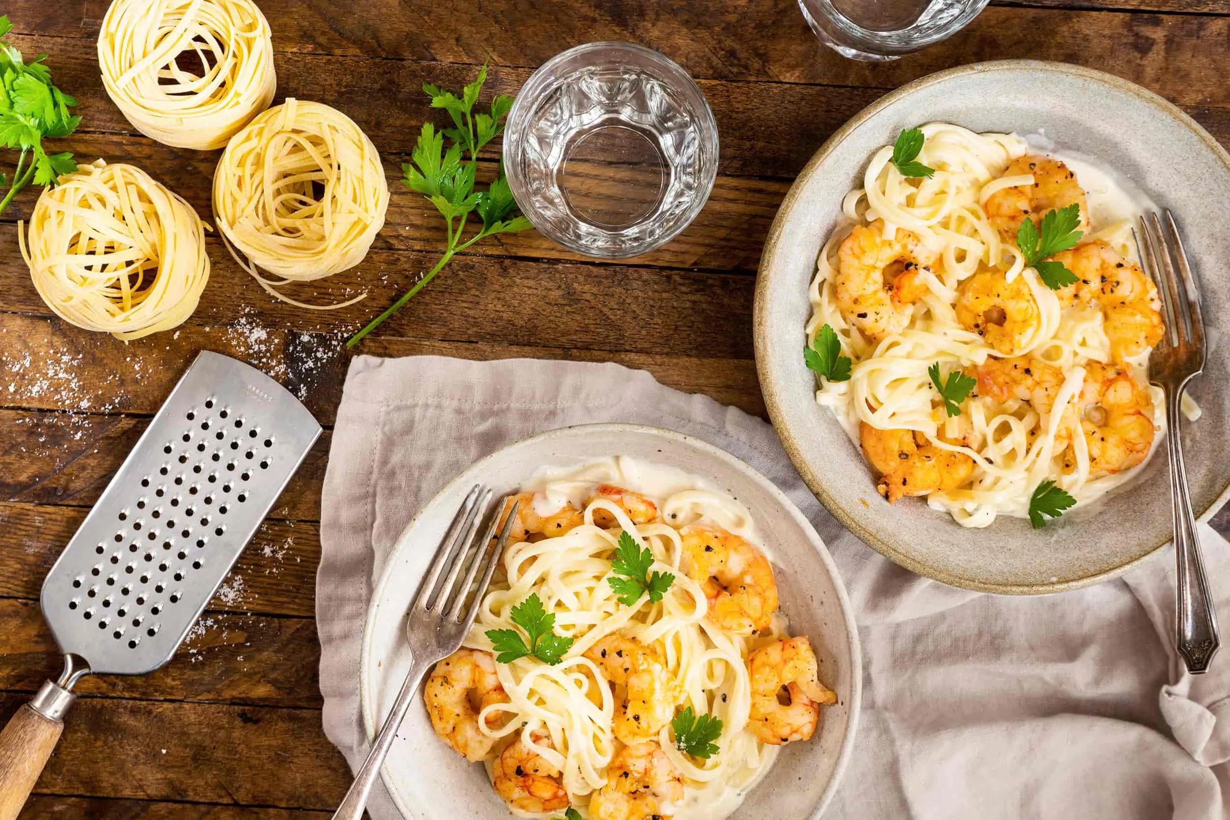 Linguine Alfredo aux Crevettes et aux Epins