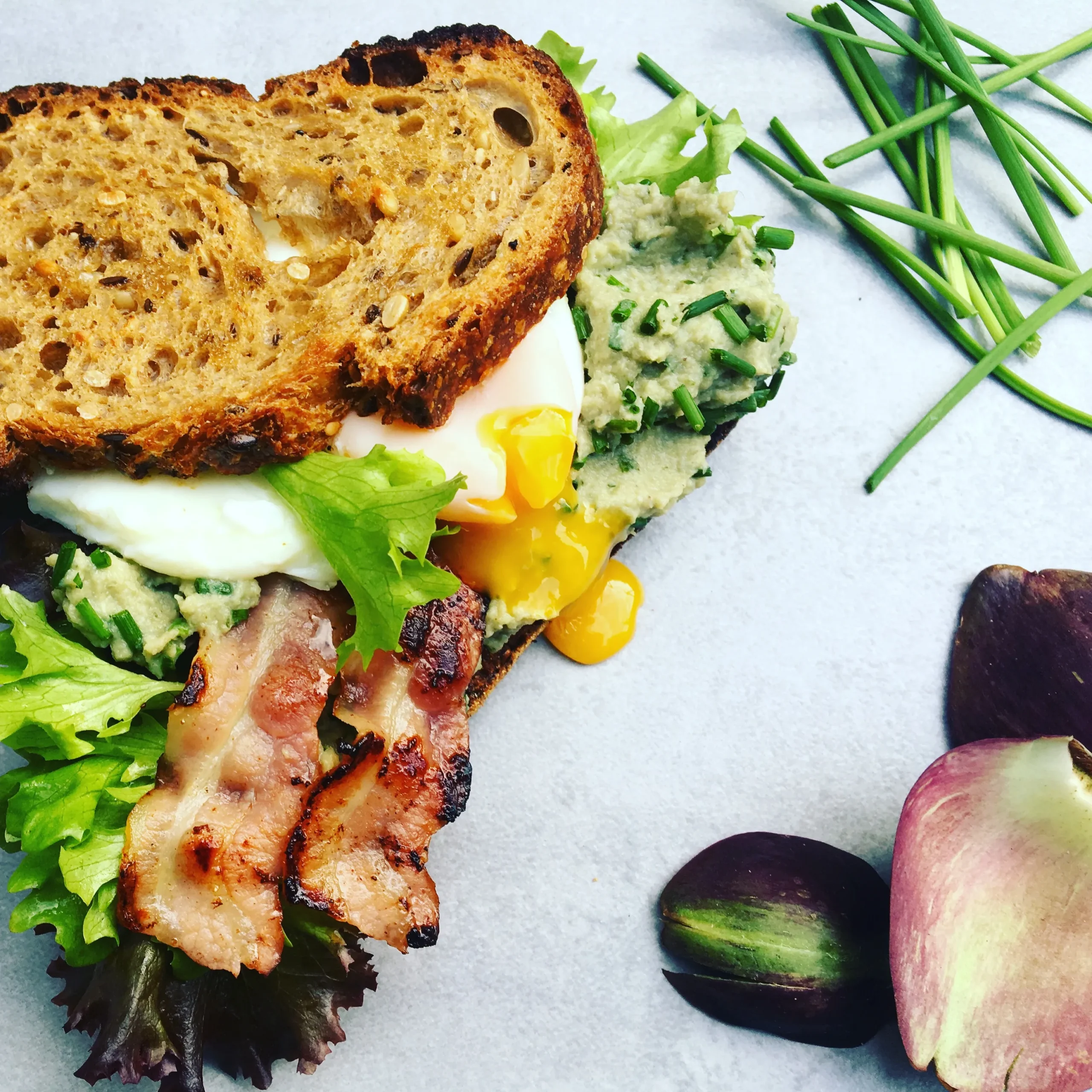 Mezze Met Wraps Artisjok Bietjes en Dipjes