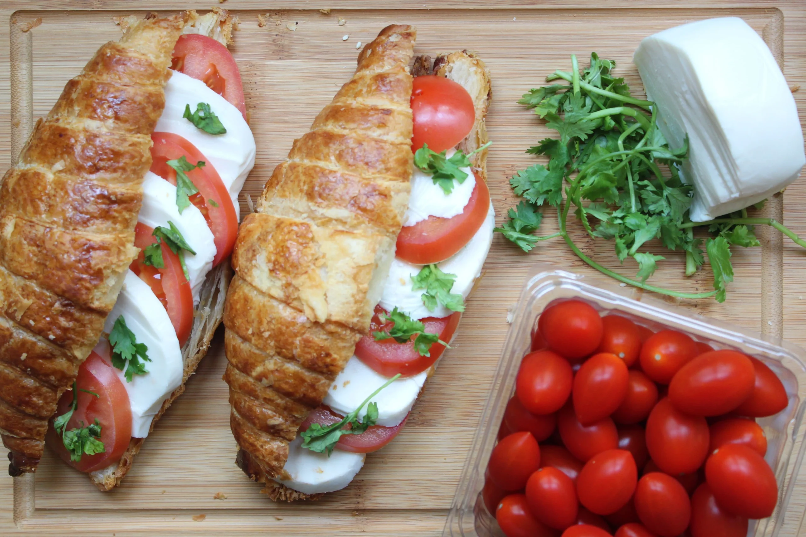 Mozzarella Cheese Tomato Croissant