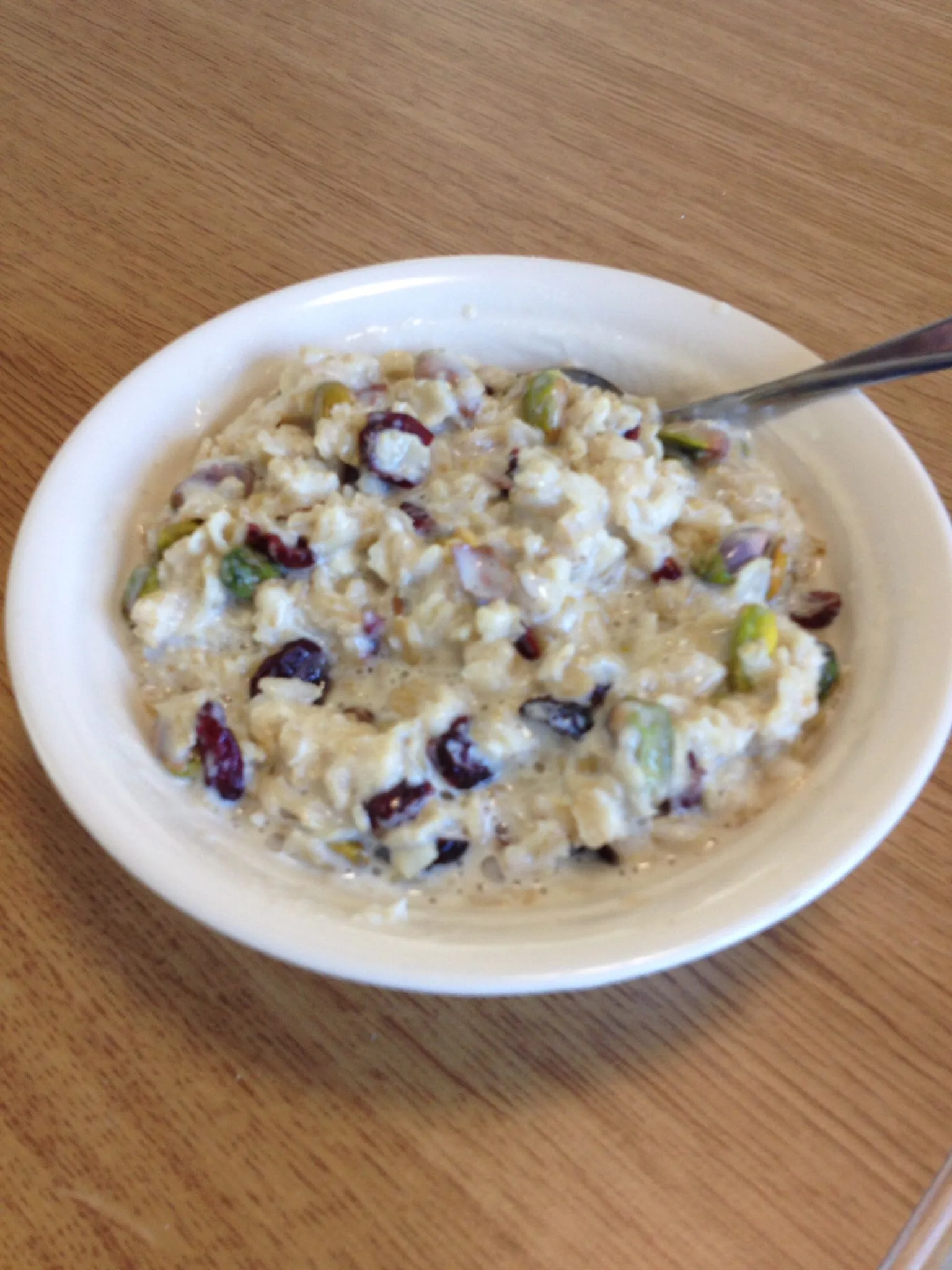 Oatmeal with Cherries and Pistachios