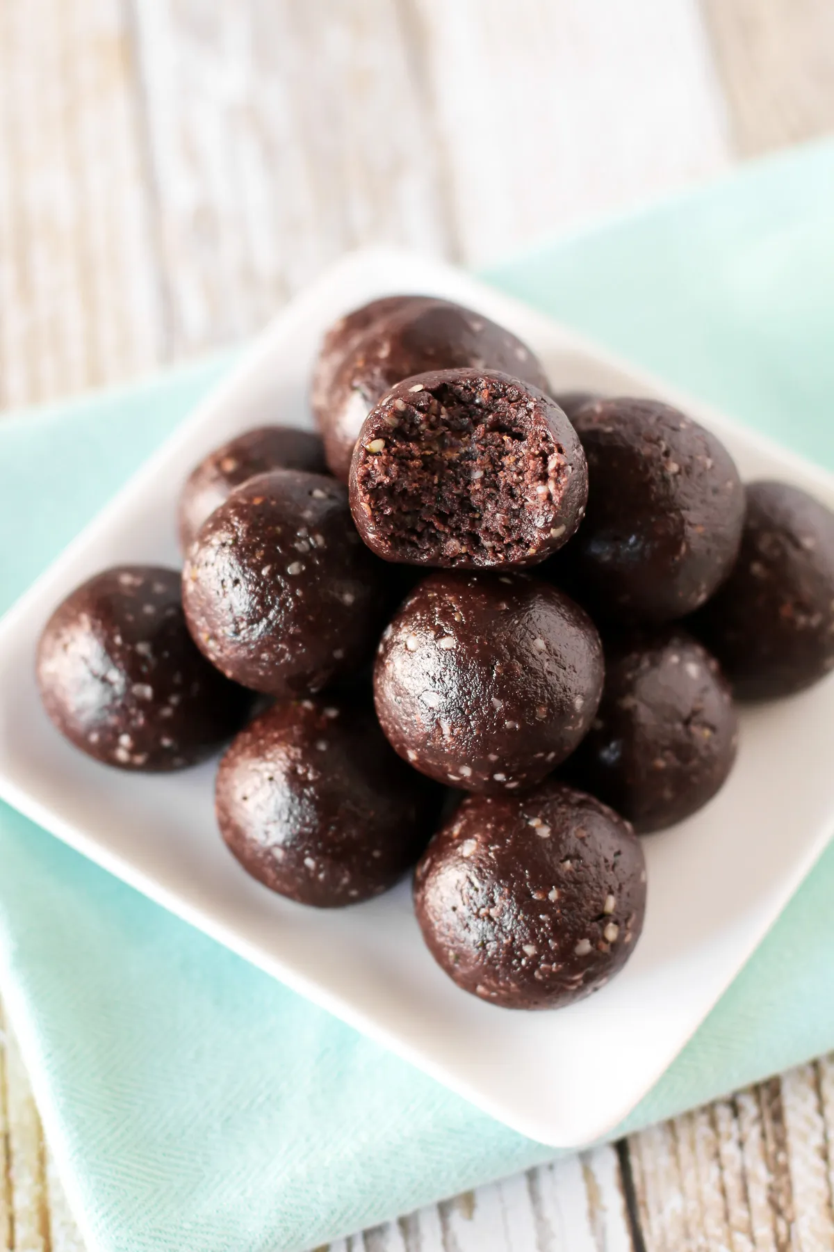 Paleo Chocolate Brownie Energy Bites