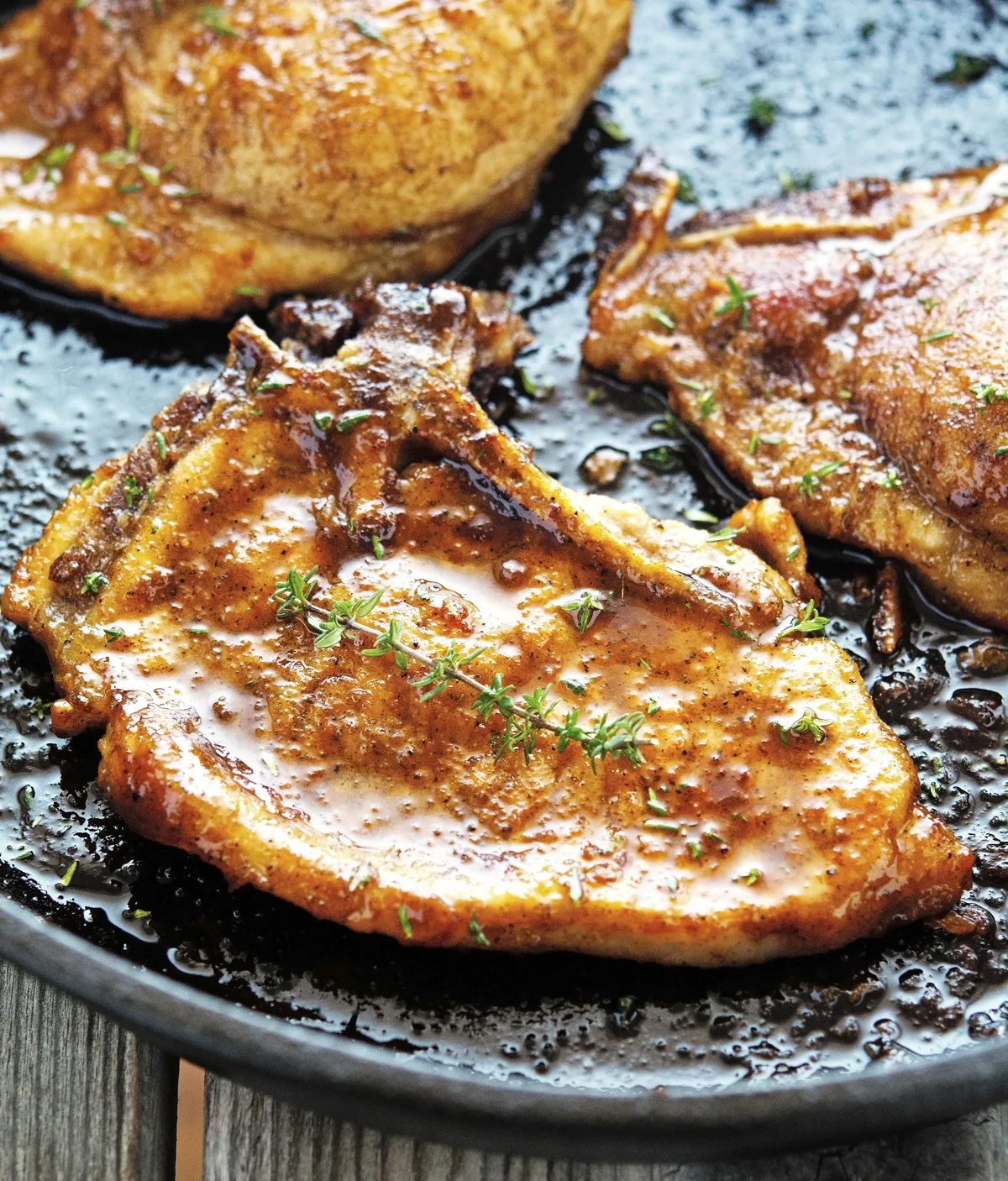 Pork Chops with Apples and Cider Glaze