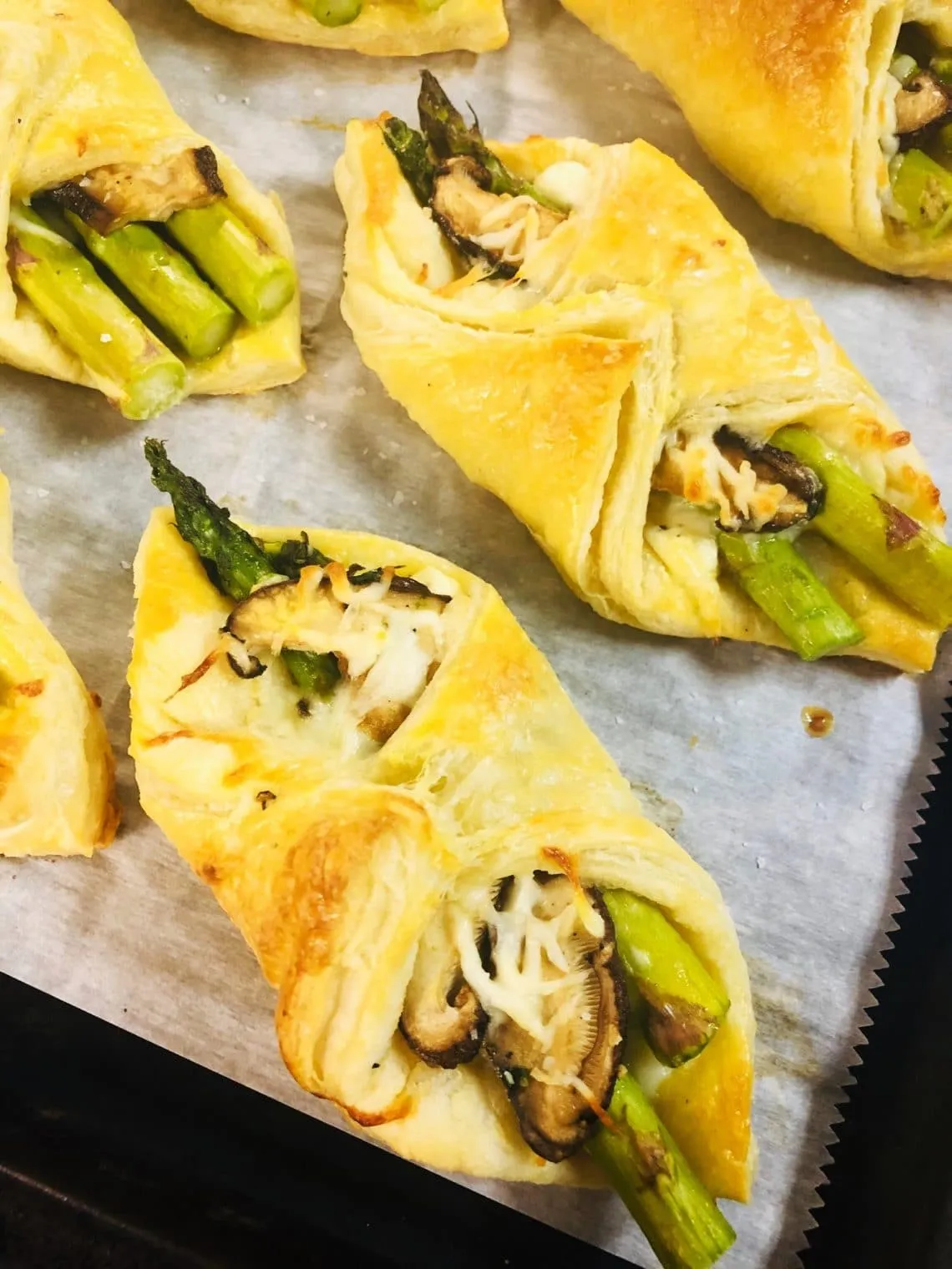 Puff Pastry Origami Baskets of Garlic Mushrooms with Asparagus
