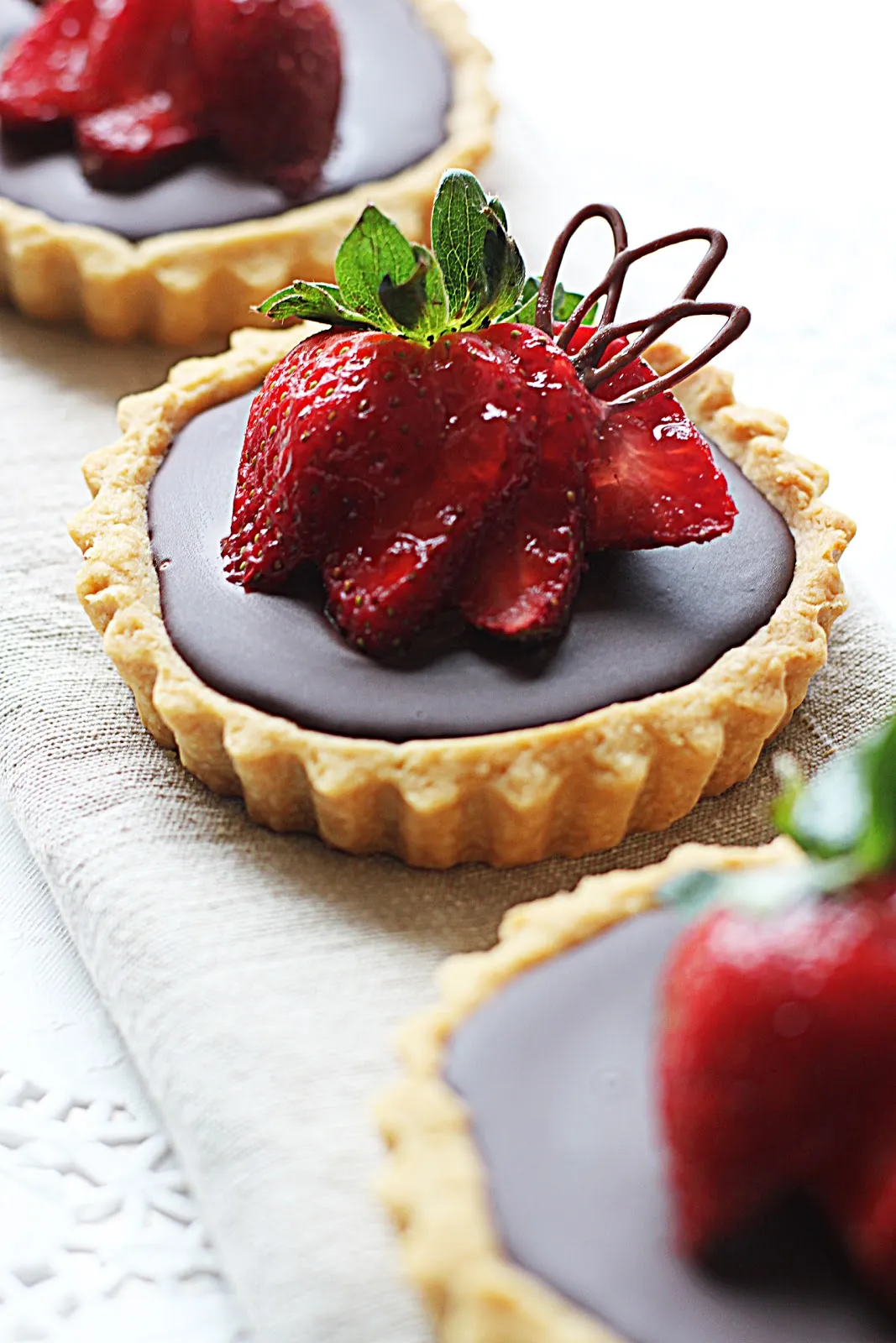 Roasted Strawberry Brie Chocolate Mini Tarts