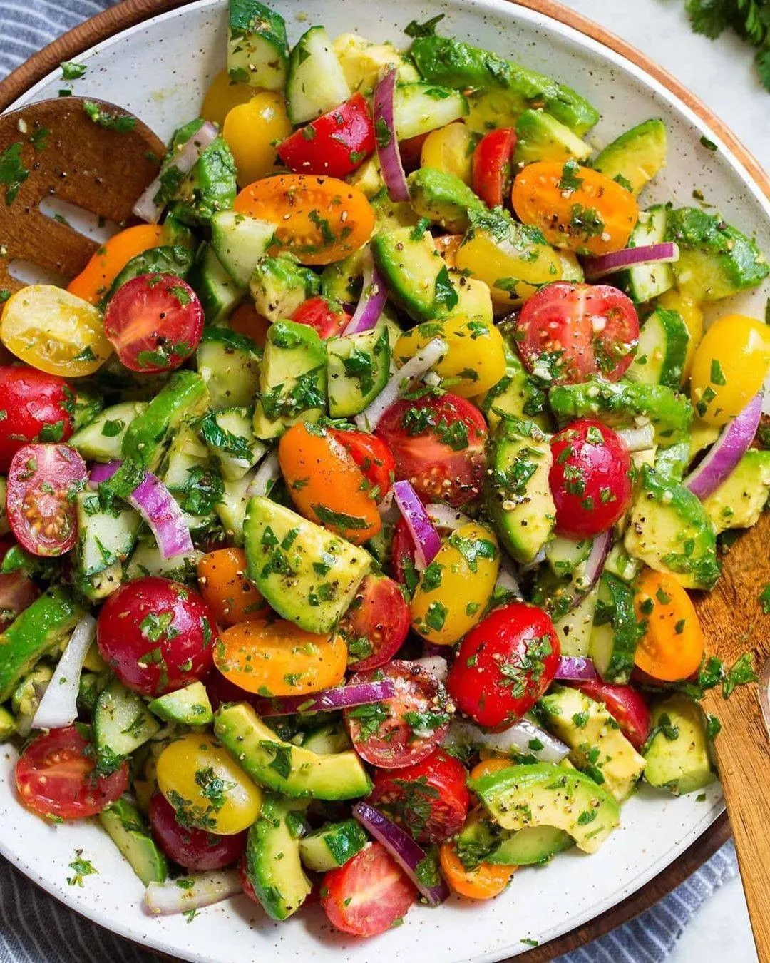 Salade Oignon Tomates Avocats Concombre