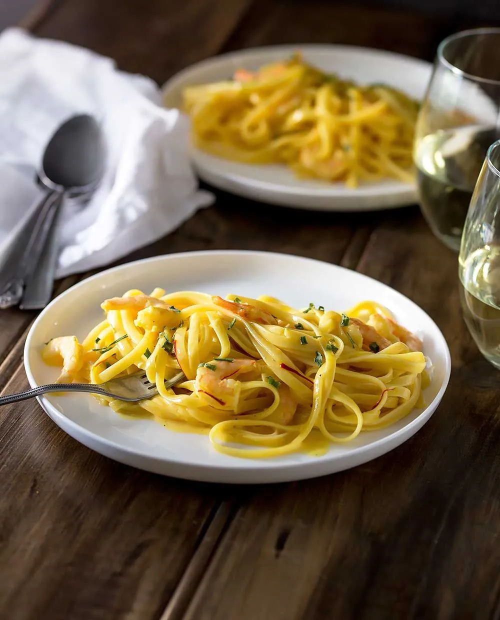 Shrimp Linguine with Garlic and Saffron Cream