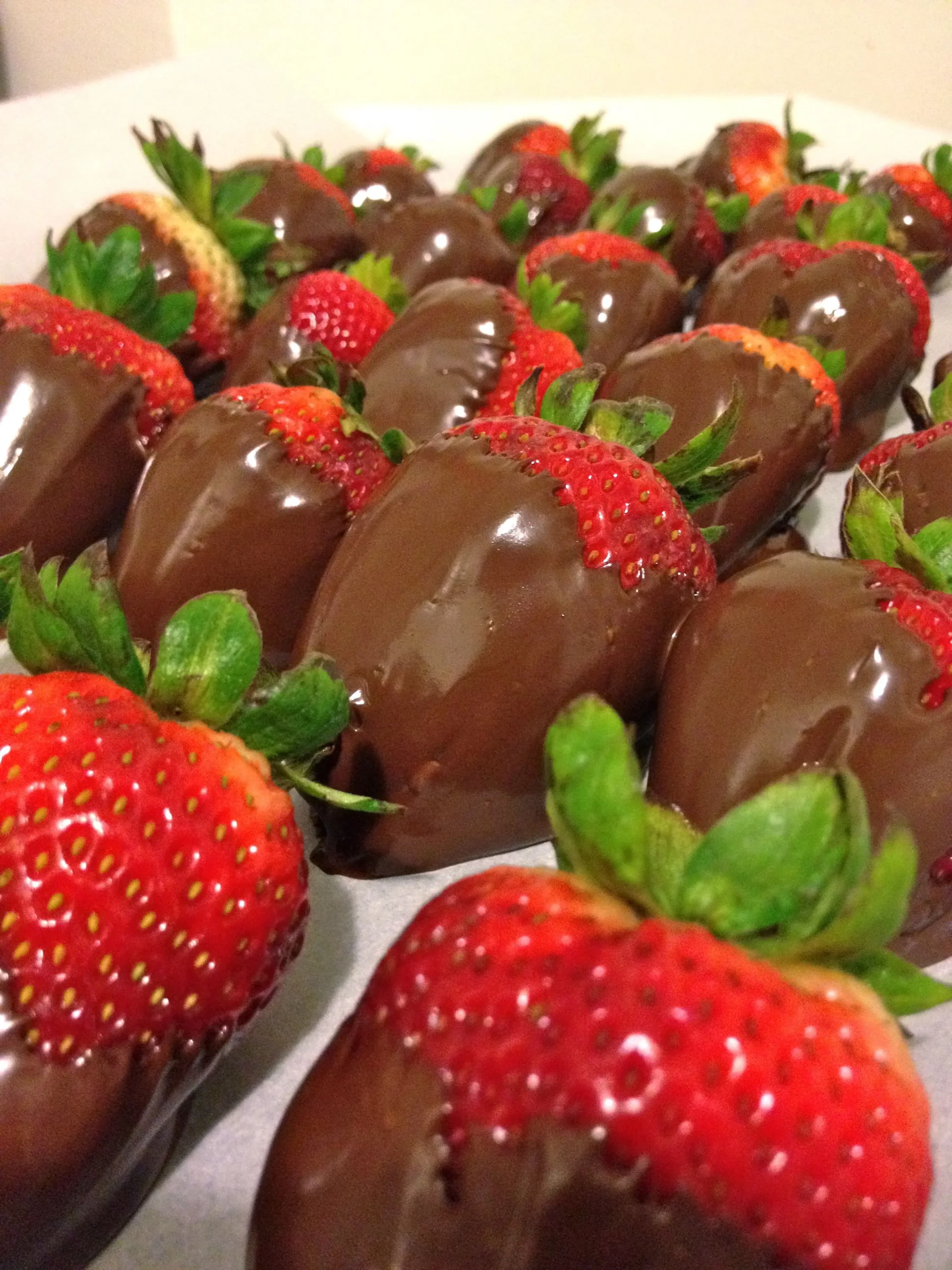 Simple Vegan Chocolate Dipped Strawberries