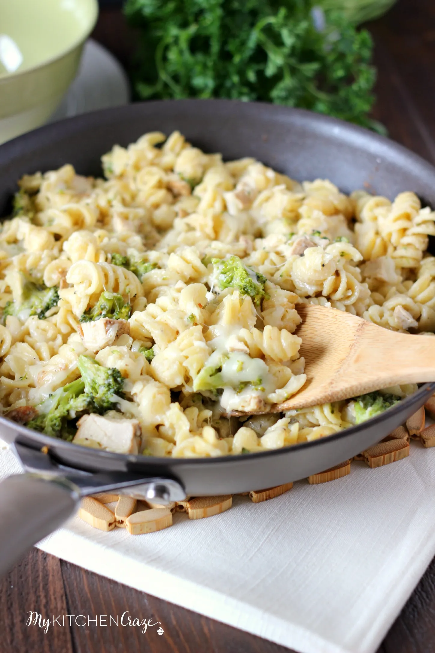 Skinny Chicken and Broccoli Alfredo