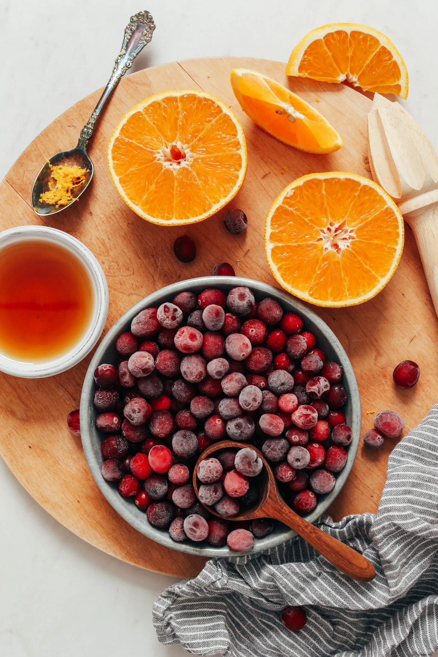 Sliced Oranges with Cranberry Coulis