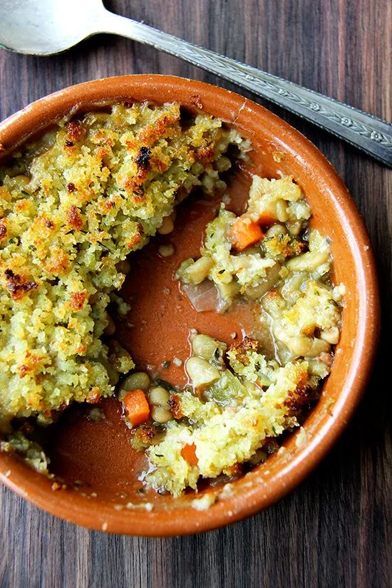 Slow Cooker Flageolets Gratinéed with Bread Bowls