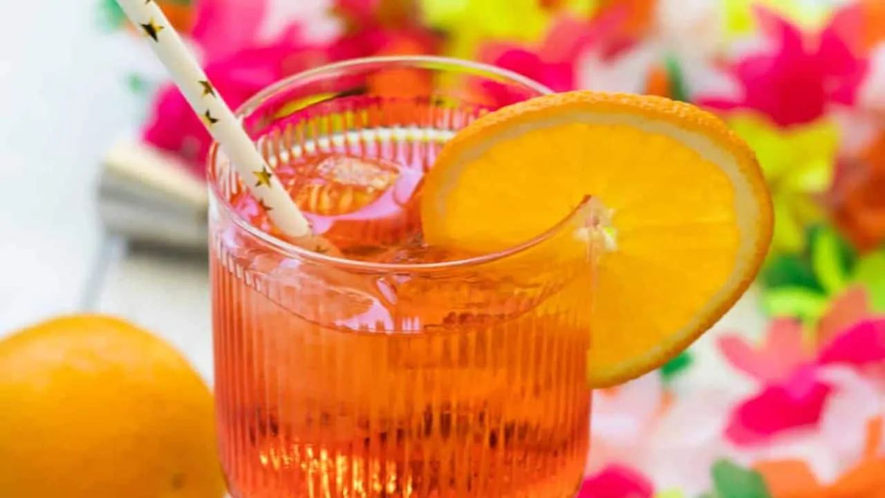Summer Sips Drinks to Cool Off with This Season