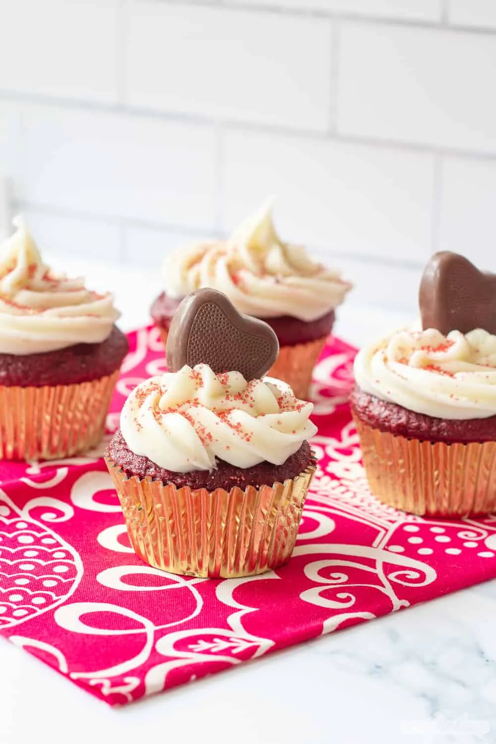 champagne red velvet cupcakes champagne frosting