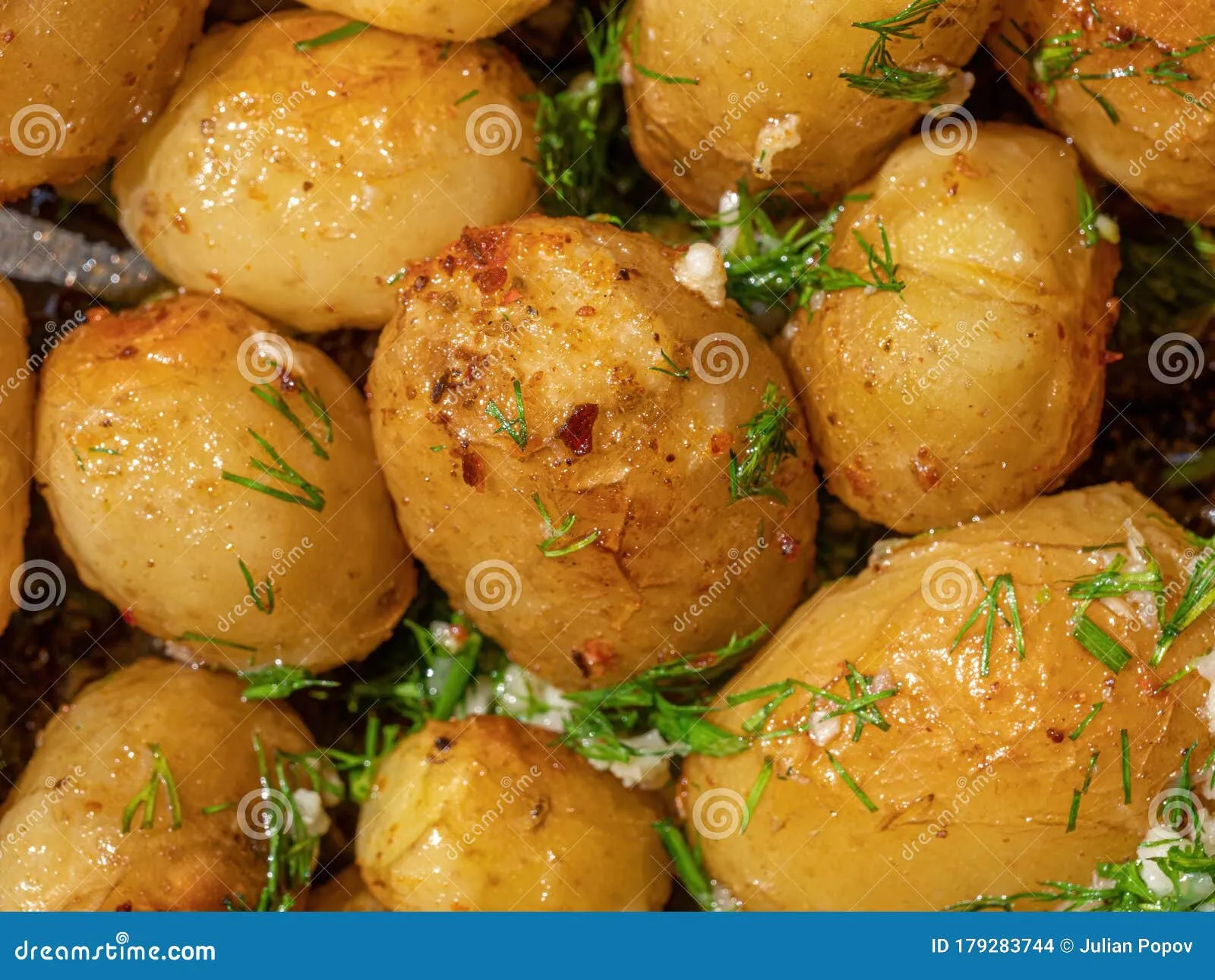 garlic butter roasted baby potatoes with dill